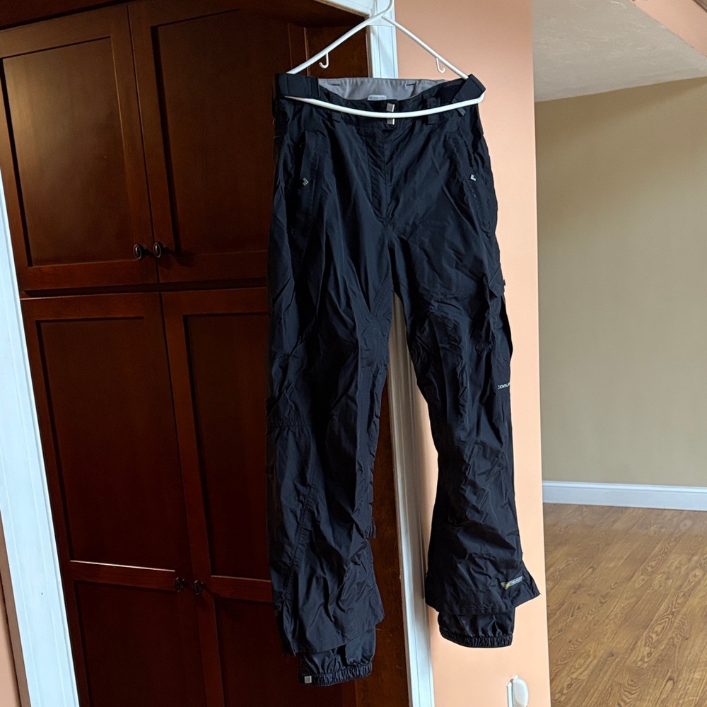 Columbia Women’s Black Snow Pants. Medium